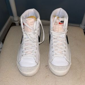 Nike Blazers sz: 7